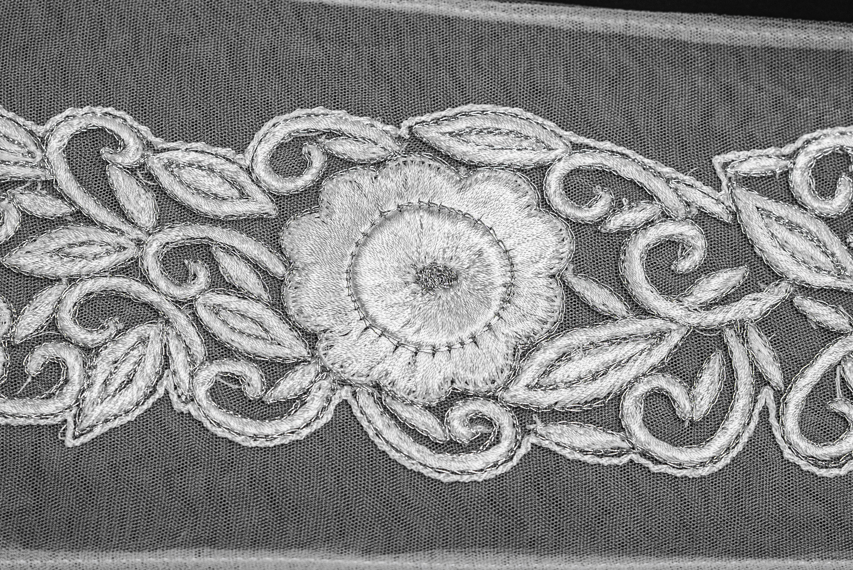 FLORAL VINE EMBROIDERY TRIM