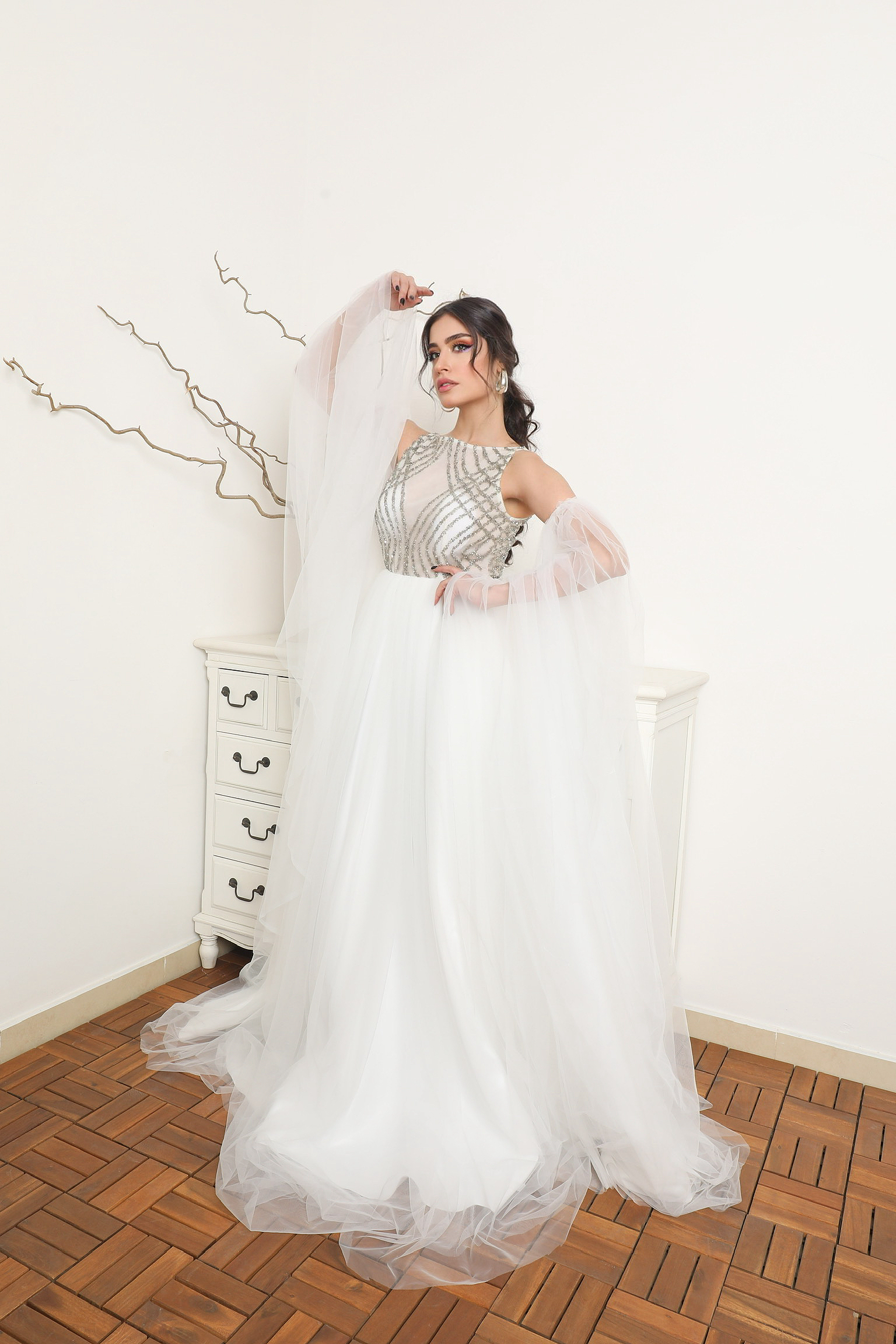 METALLIC BODICE TULLE GOWN