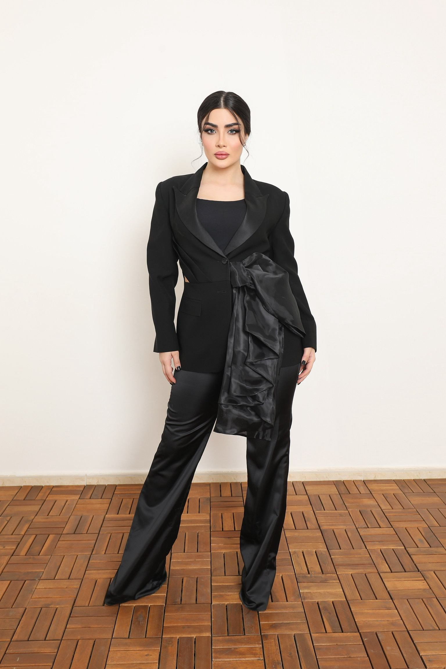 MODERN NOIR ELEGANCE