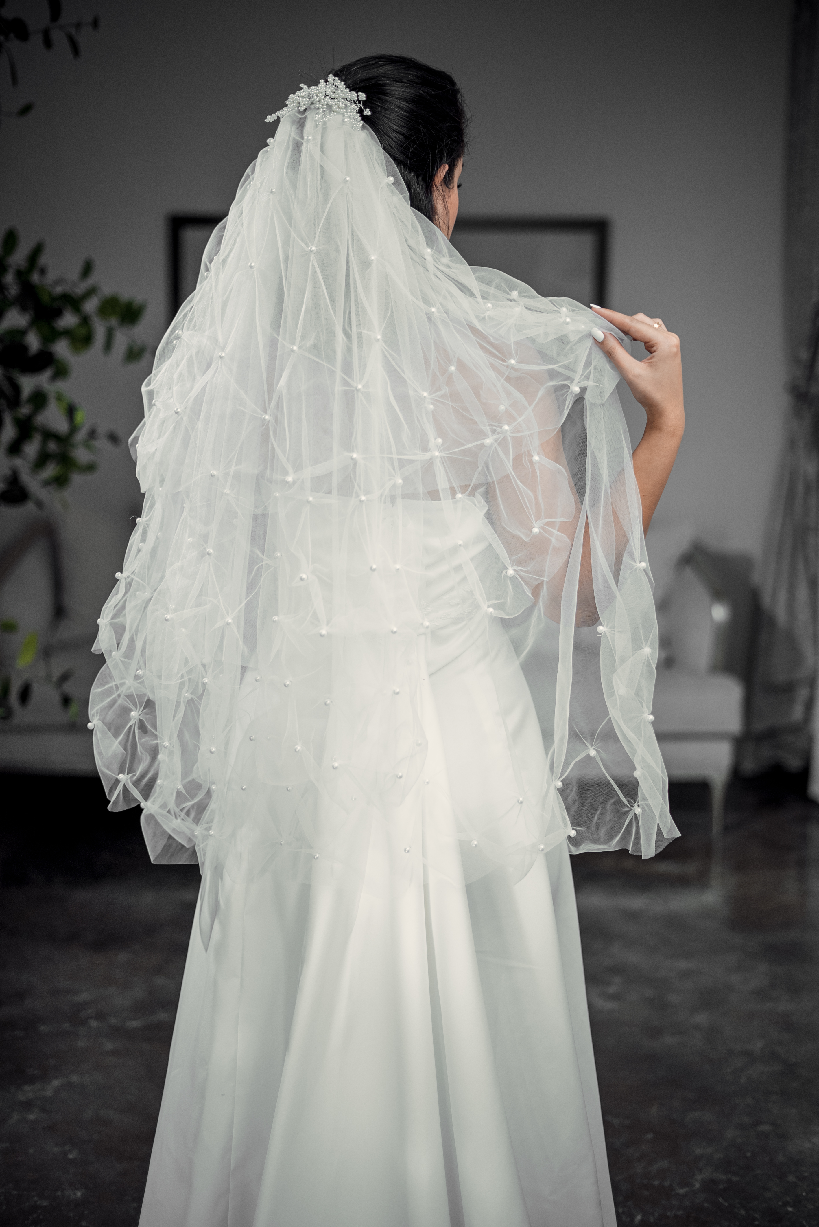 PEARL EMBROIDERED BRIDAL VEIL
