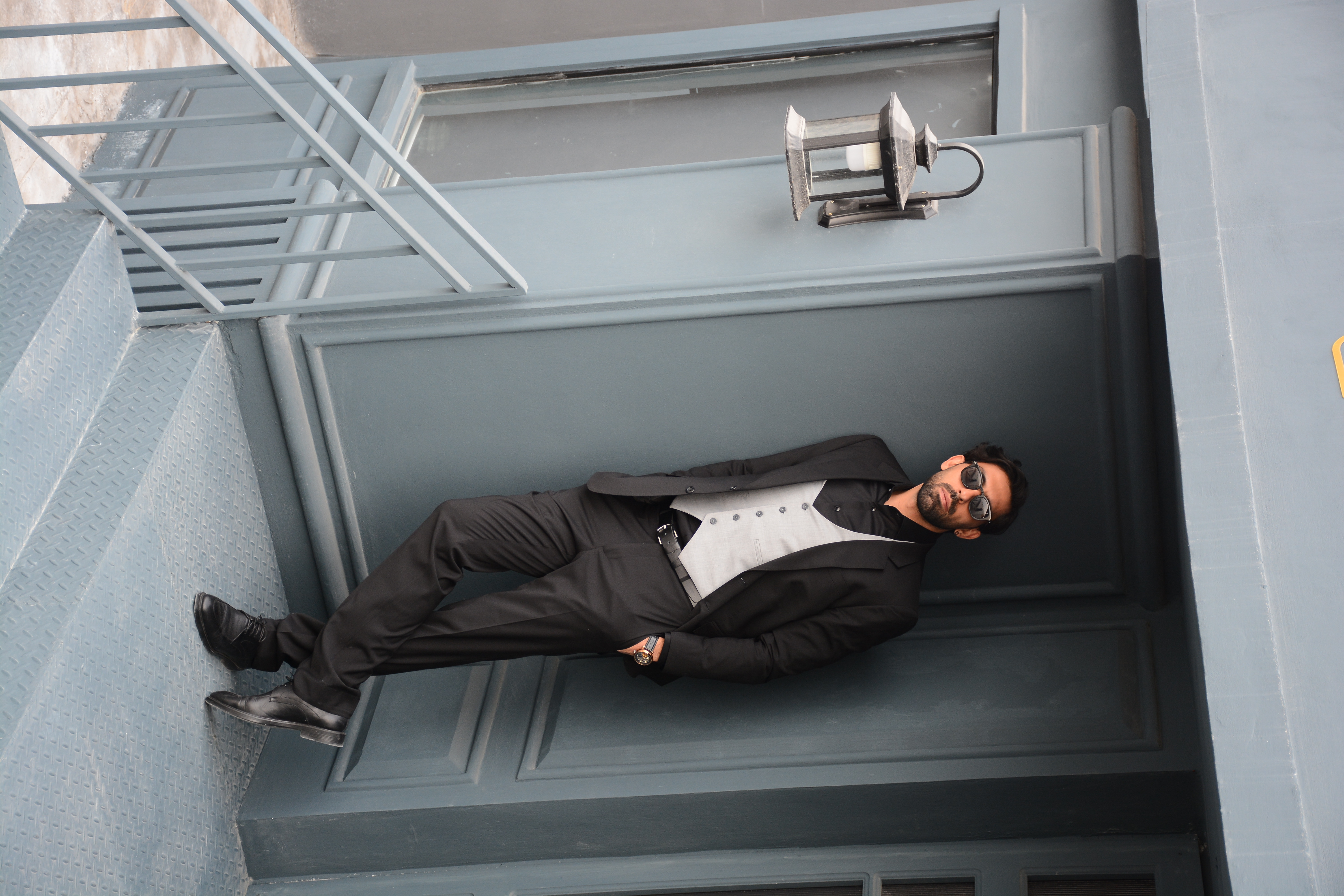 THREE-PIECE SUIT WITH CONTRAST WAISTCOAT