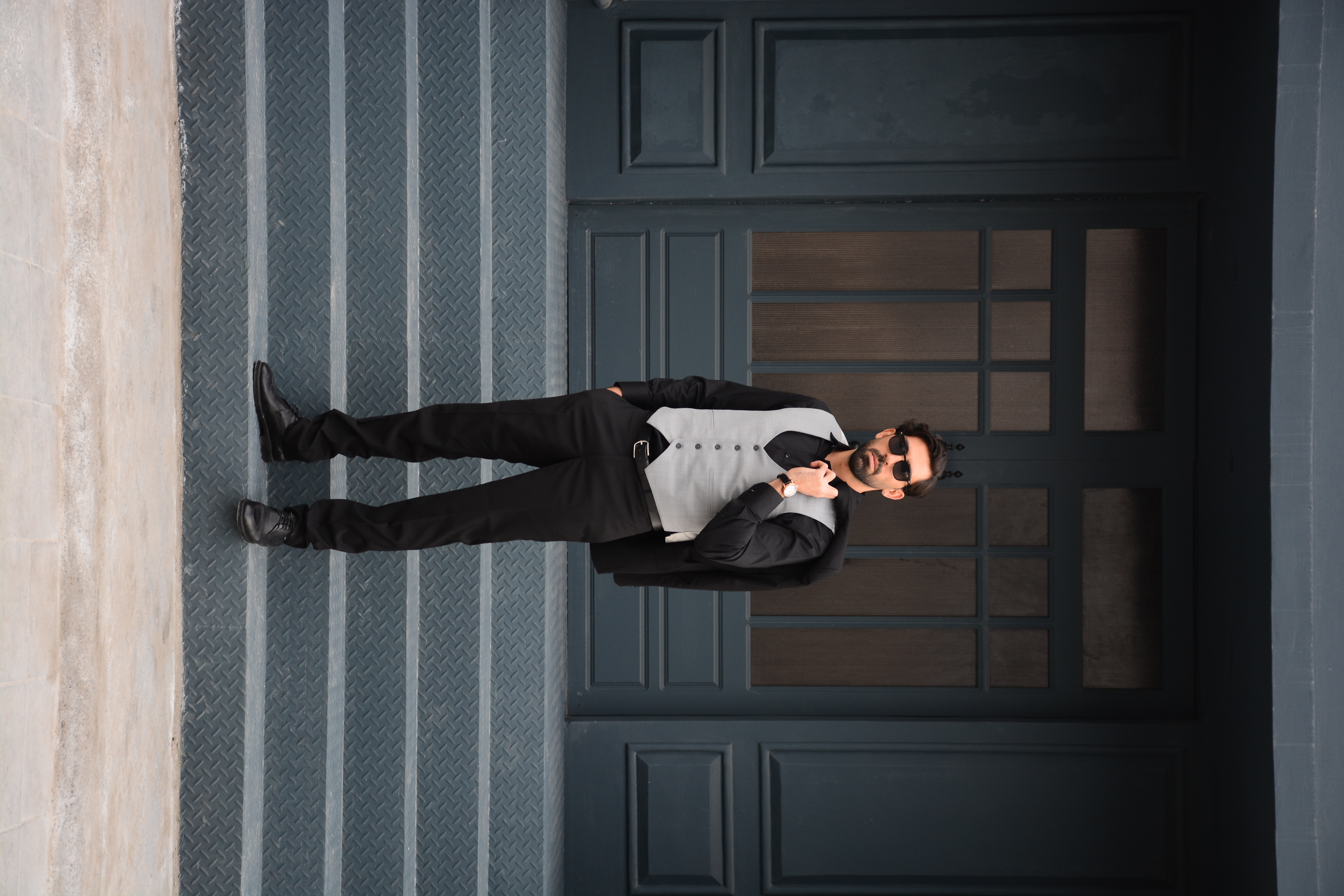 THREE-PIECE SUIT WITH CONTRAST WAISTCOAT