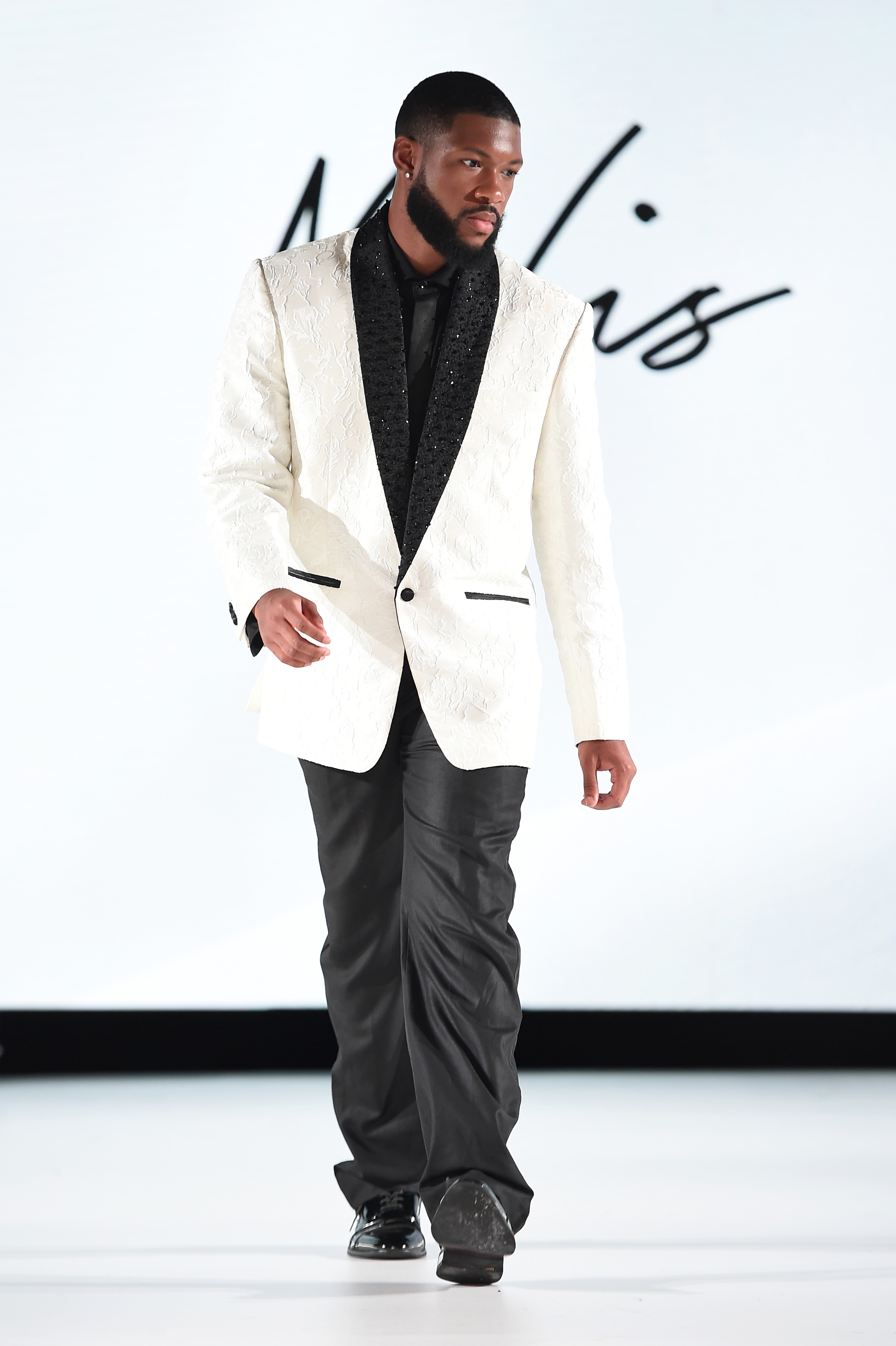 WHITE TEXTURED CONTRAST LAPEL TUXEDO