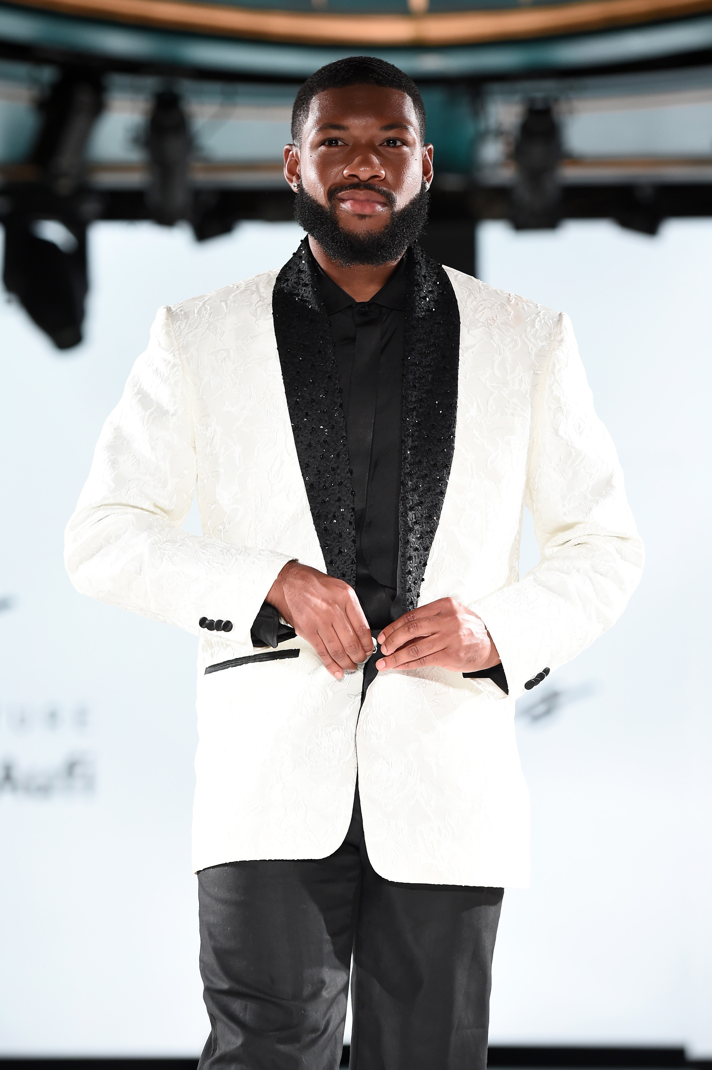 WHITE TEXTURED CONTRAST LAPEL TUXEDO