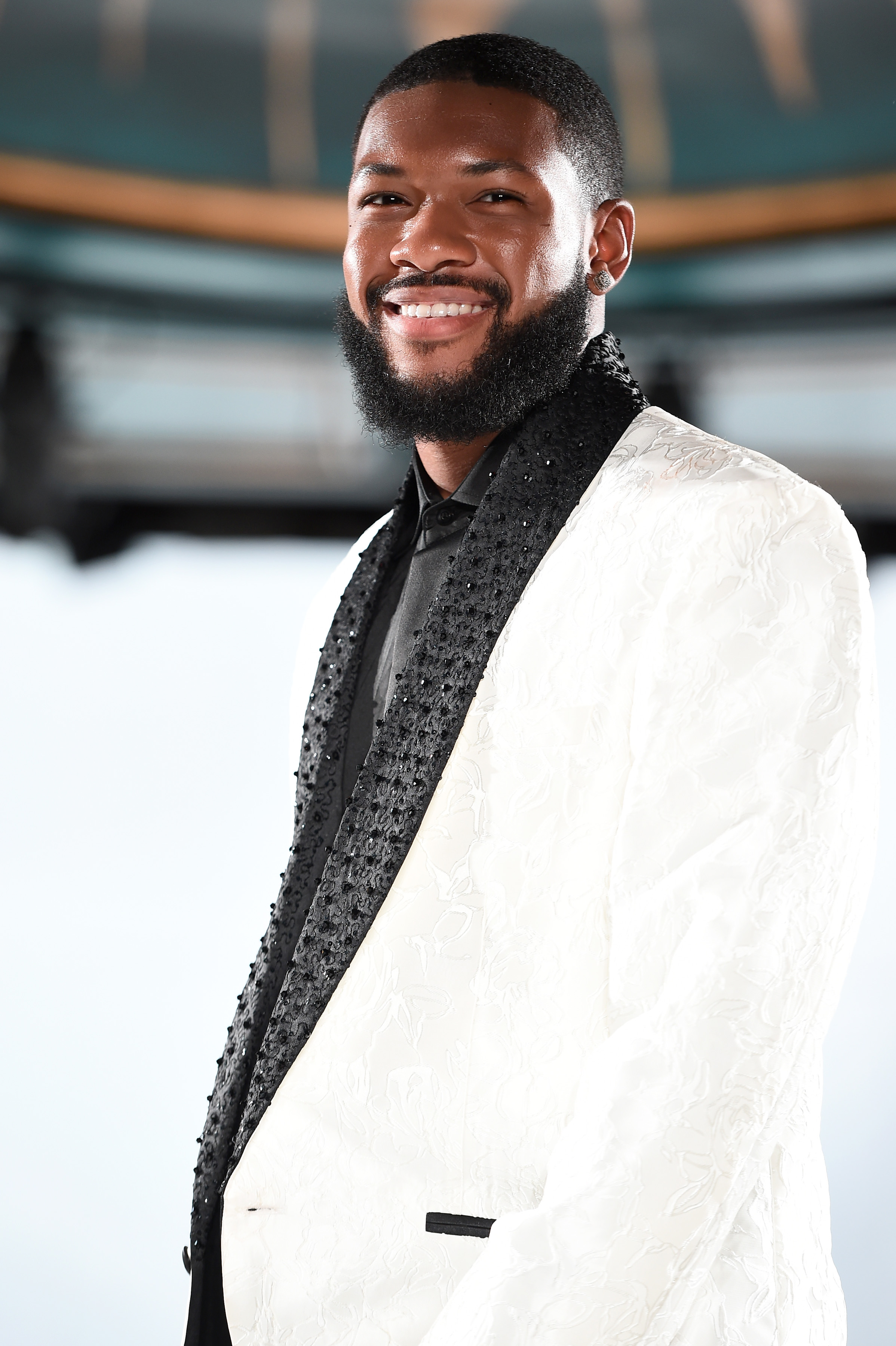 WHITE TEXTURED CONTRAST LAPEL TUXEDO