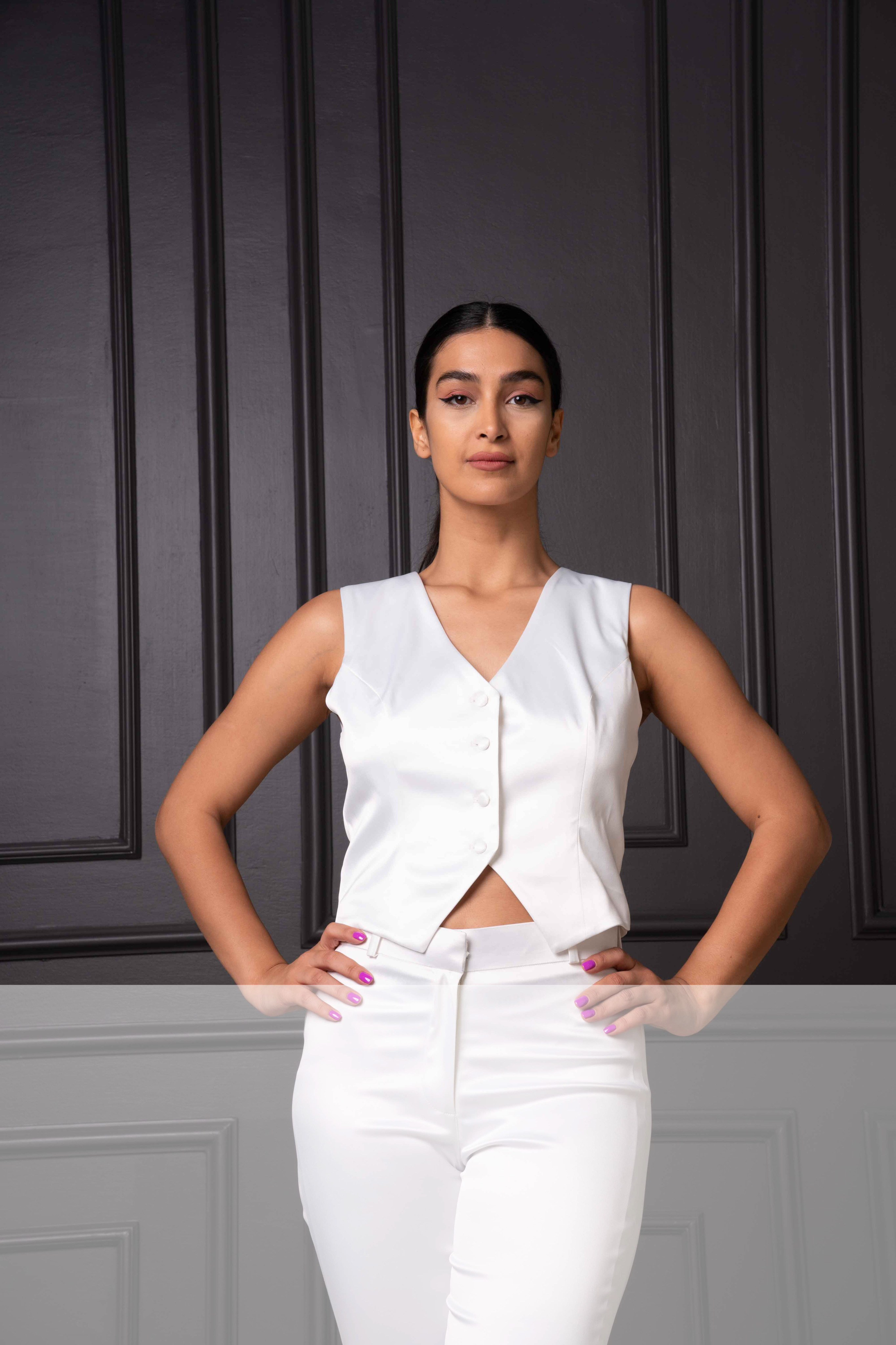 WHITE V-NECK POINTED-HEM VEST